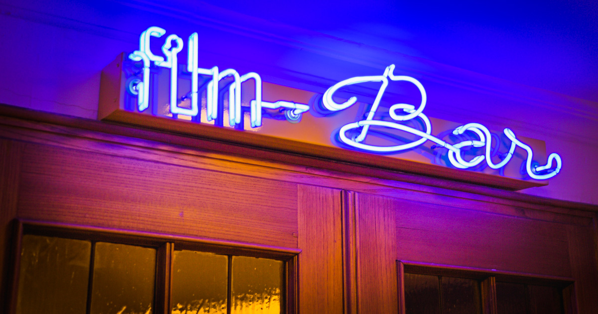 Das Forum für Filmemacher und Filmschaffende aus dem Ruhrgebiet, in der Filmbar der Lichtburg Essen.